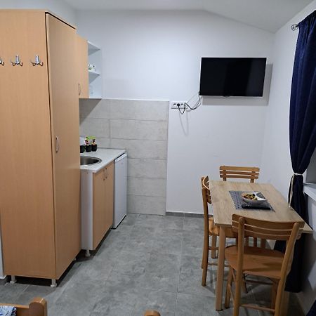Libero Apartmani Surcin Exterior photo
